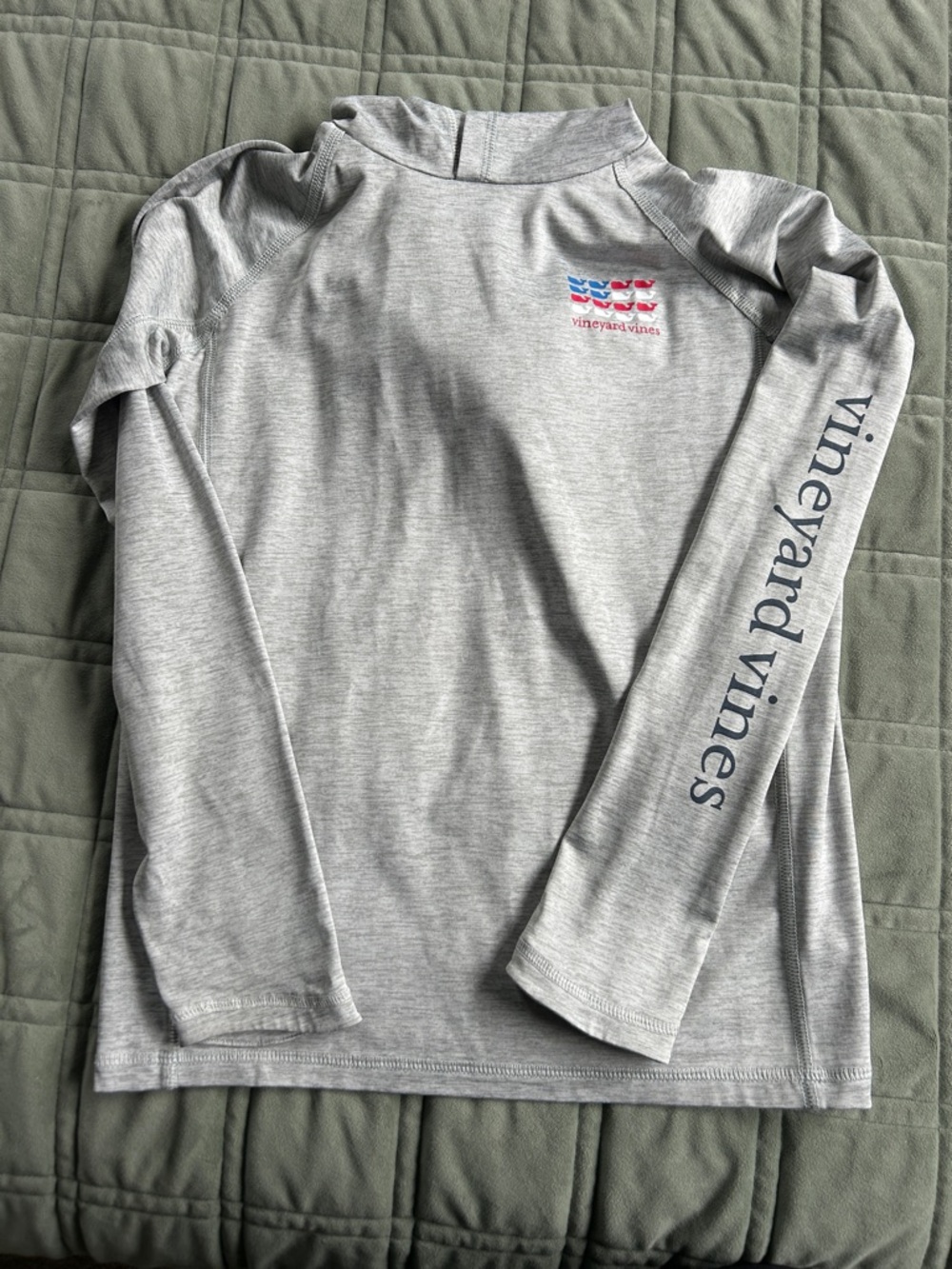 Vineyard Vines Light Gray Performance hooded Top with Navy Script
Youth M